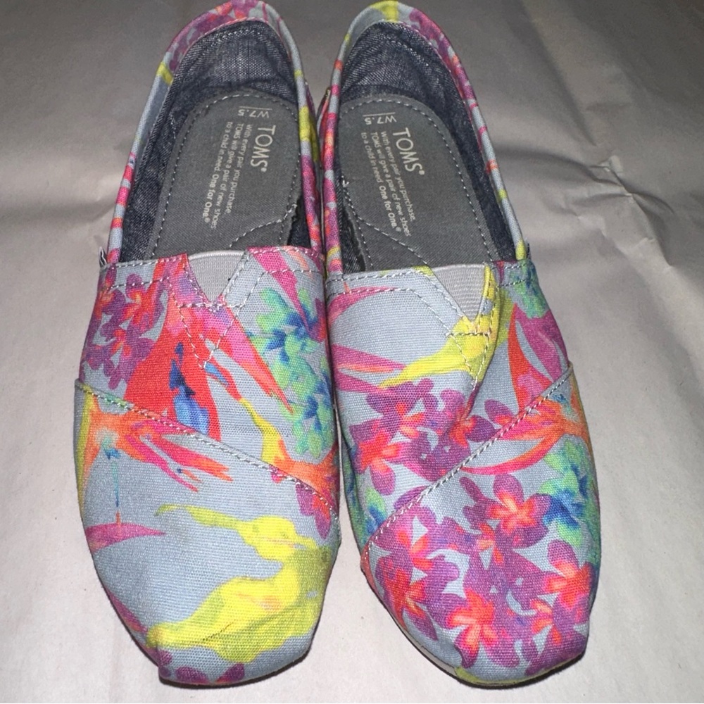 TOMS Women’s Slip-On Shoes Grey with Birds of Paradise Floral Design Summer 7.5